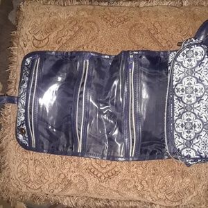 SoldAdrienne Vuttadini